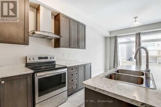 14 Vaughn Dr in Thorold, ON - Building Photo - Building Photo