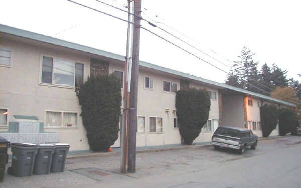 Shore Wood Court in Shoreline, WA - Foto de edificio