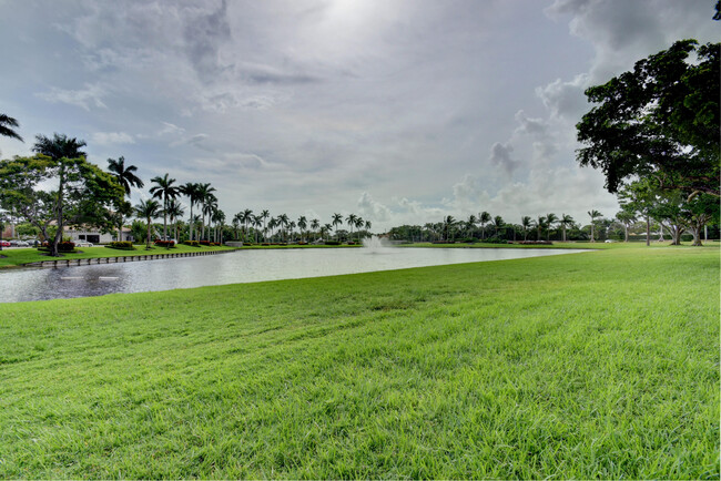 3294 NW 53rd Cir in Boca Raton, FL - Foto de edificio - Building Photo