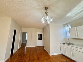2200 W 37th St, Unit 1 in Chicago, IL - Building Photo - Building Photo