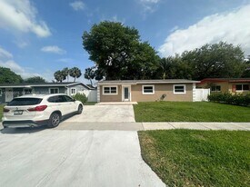 4979 SW 4th St in Margate, FL - Building Photo