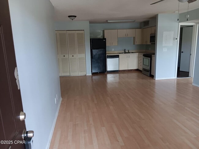 300 Lakepointe Dr in Altamonte Springs, FL - Building Photo - Building Photo