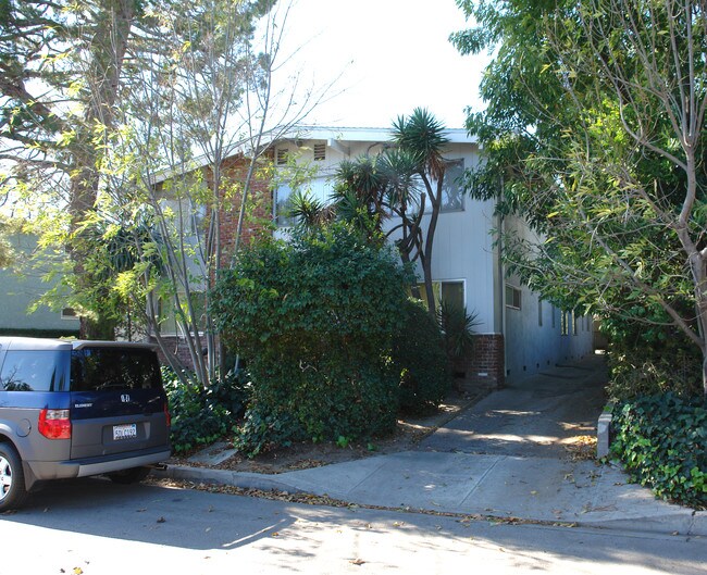 5037 Cartwright Ave in North Hollywood, CA - Building Photo - Building Photo