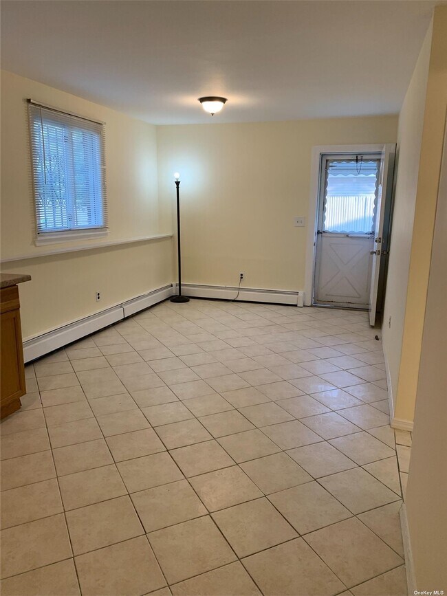 1548 Islip Ave in Brentwood, NY - Building Photo - Building Photo