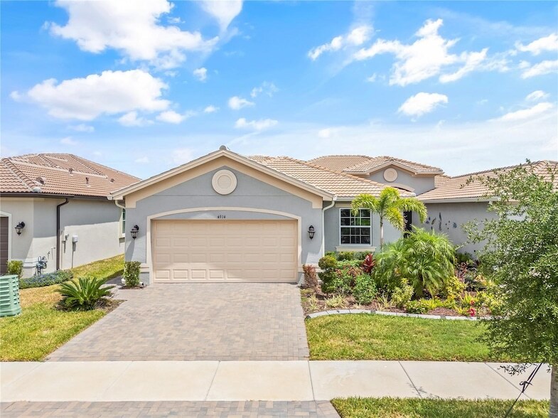 4914 Sienna Isles Ave in Wimauma, FL - Building Photo
