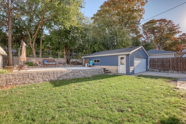 property at 11918 W Dearbourn Ave
