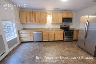 49 Main St in Sunapee, NH - Building Photo