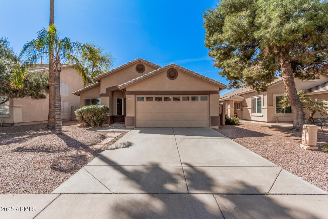 3913 E Tremaine Ave in Gilbert, AZ - Building Photo