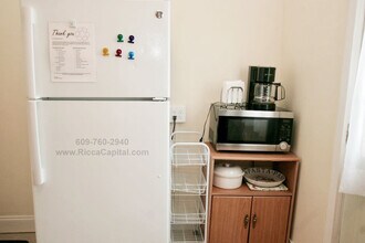 215 S Atlantic Ave E in Stratford, NJ - Foto de edificio - Building Photo