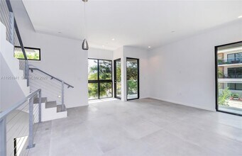 3264 Bird Ave in Miami, FL - Building Photo - Building Photo