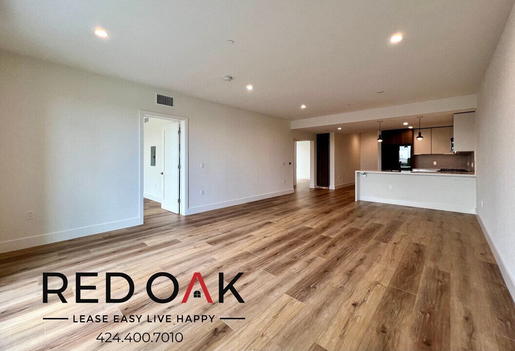 5801 Camerford Ave in Los Angeles, CA - Building Photo