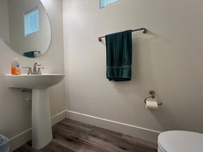 101 Alboran Sea Cir in Sacramento, CA - Building Photo - Building Photo