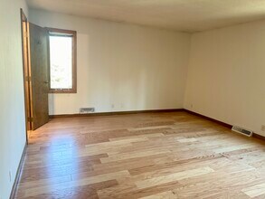 7303 Glouchester Dr in Edina, MN - Building Photo - Building Photo