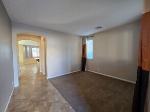 6673 Boom Town Dr in Las Vegas, NV - Building Photo - Building Photo