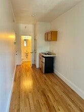 1061 Beacon St, Unit 8 in Brookline, MA - Building Photo - Building Photo