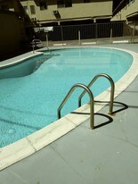 5320 Corteen Pl Apartamentos