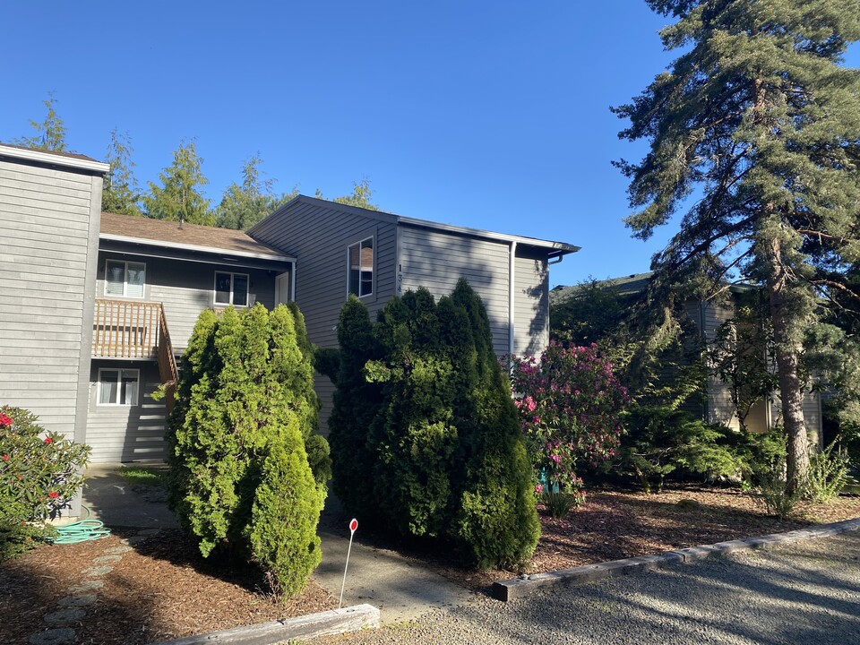 134 Division St, Unit #3 in Manzanita, OR - Building Photo