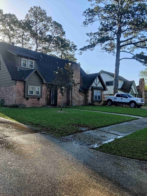 1607 N Hollow Dr in Humble, TX - Building Photo - Building Photo