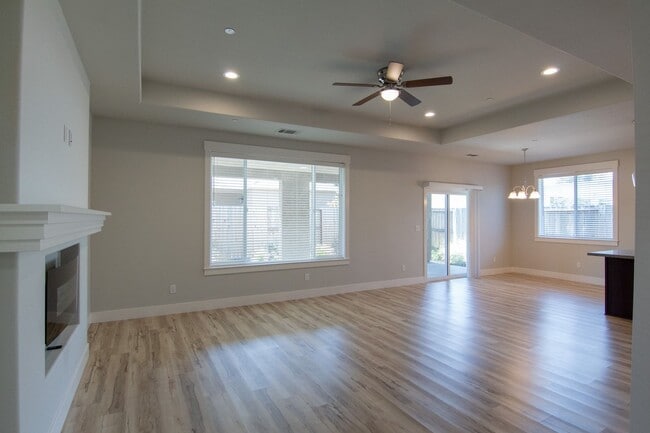 6053 Fallworth Dr in Redding, CA - Building Photo - Building Photo