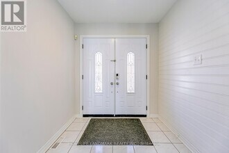 1266 Winterbourne Dr in Oakville, ON - Building Photo - Building Photo