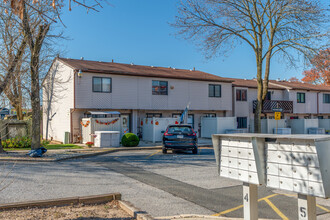 Avon at Great Kills Condominium in Staten Island, NY - Building Photo - Building Photo