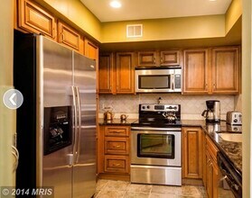 1304F Garden Wall Cir in Reston, VA - Building Photo - Building Photo