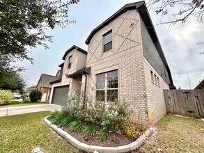 351 Natchez Dr in Buda, TX - Building Photo - Building Photo