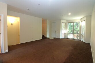 57 Northfield Terrace in Wheeling, IL - Building Photo - Building Photo