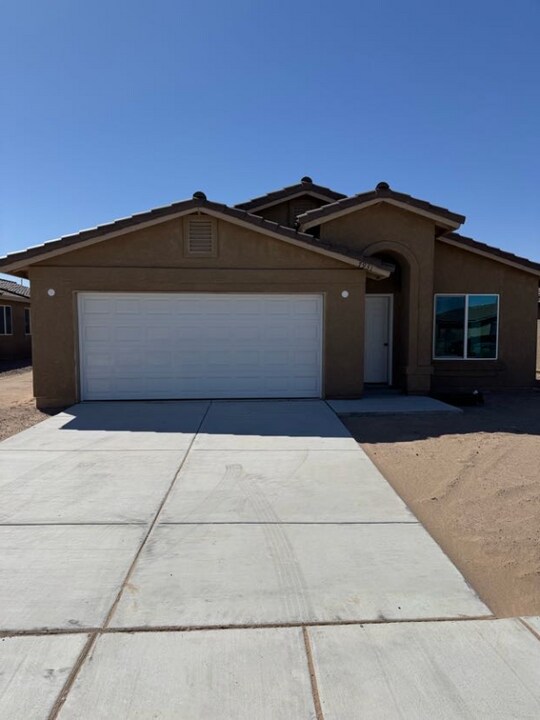 7931 E 45th Ln in Yuma, AZ - Building Photo