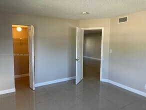8020 N Colony Cir in Tamarac, FL - Building Photo - Building Photo