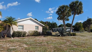 2500 Bayshore Rd in Nokomis, FL - Building Photo - Building Photo