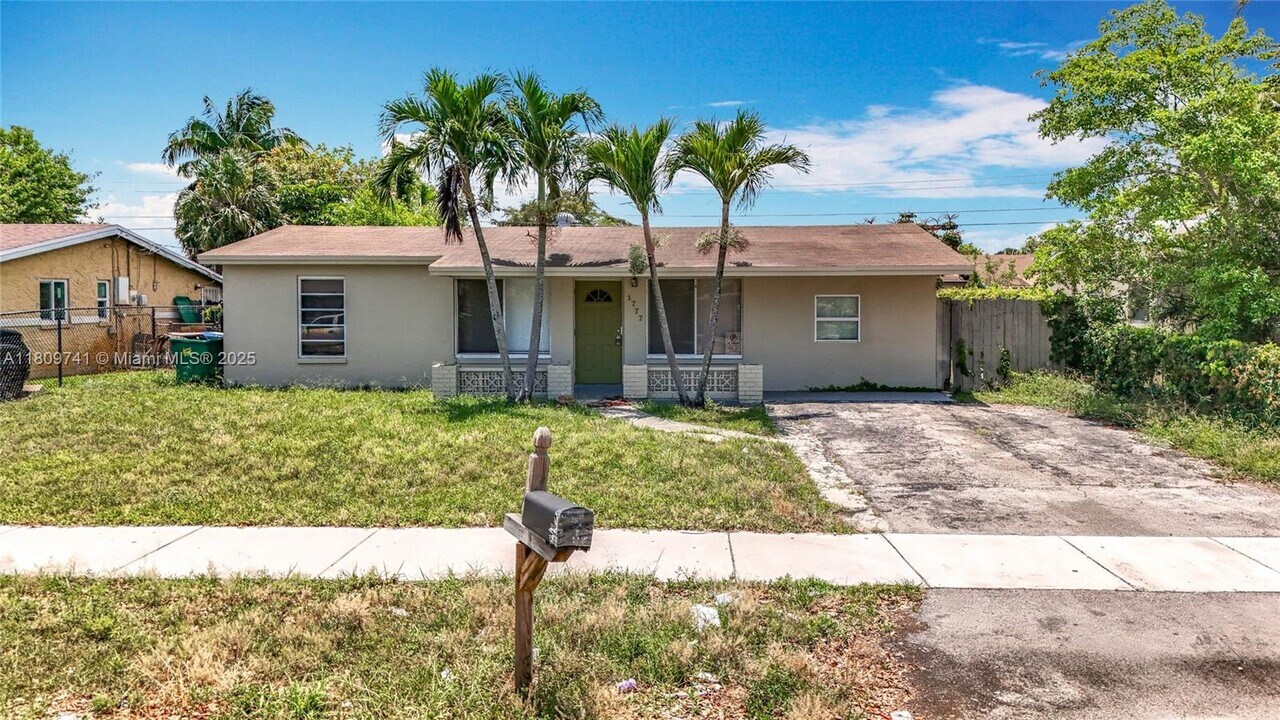 1777 NW 34th Ave in Fort Lauderdale, FL - Building Photo
