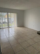 15600 SW 80th St in Miami, FL - Foto de edificio - Building Photo