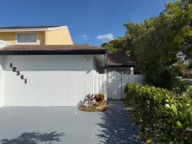 12341 Westhampton Cir in Wellington, FL - Building Photo