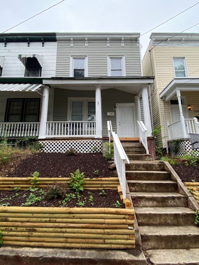 property at 1242 Parkwood Ave