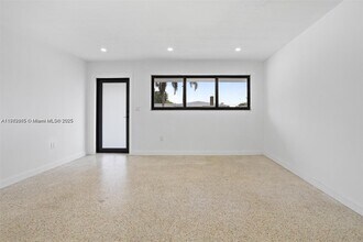 72 NE 186th Ter, Unit 1 in Miami, FL - Building Photo - Building Photo