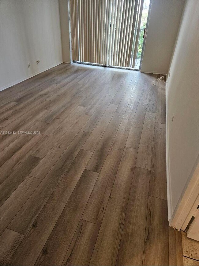 2101 Atlantic Shores Blvd in Hallandale Beach, FL - Building Photo - Building Photo