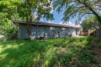 1318 Peach Ave in Haysville, KS - Building Photo - Building Photo