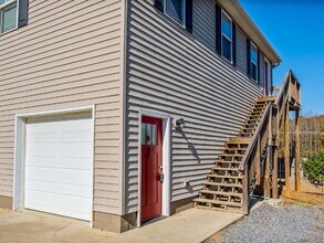 301 McAllister St in Cramerton, NC - Foto de edificio - Building Photo