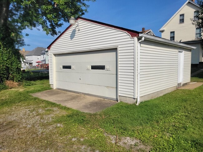 936 Beckford St in New Castle, PA - Building Photo - Building Photo