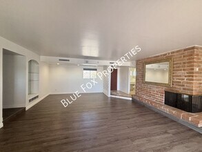 900 E Vía Lucitas in Tucson, AZ - Building Photo - Building Photo