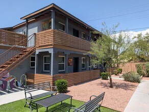 319 N 11th St in Las Vegas, NV - Building Photo - Building Photo