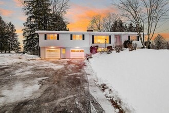 4489 Pompey Center Rd in Manlius, NY - Building Photo - Building Photo