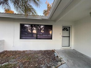 471 Keene Park Dr E in Largo, FL - Building Photo - Building Photo
