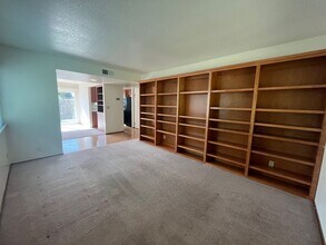 5220 Greenberry Dr in Sacramento, CA - Building Photo - Building Photo