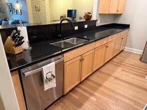 1925 N Water St, Unit 104 in Milwaukee, WI - Foto de edificio - Building Photo