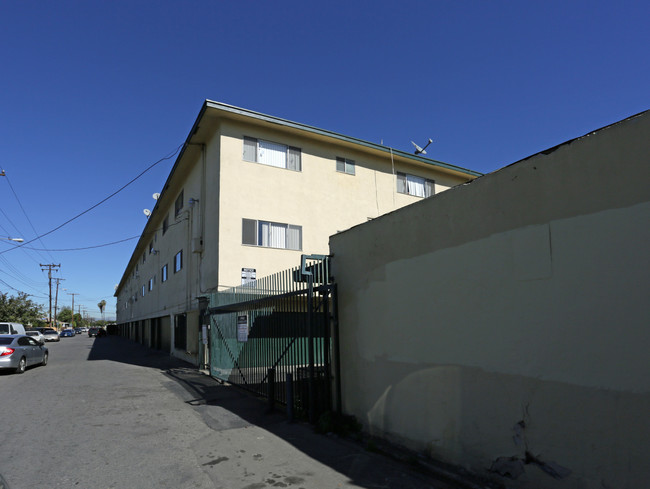 3130 Euclid Avenue Apartments in Lynwood, CA - Foto de edificio - Building Photo