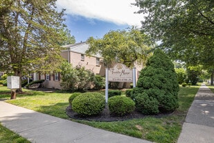 Franklin Manor Apartments in Morristown, NJ - Building Photo
