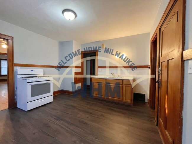 2722 N 48th St in Milwaukee, WI - Building Photo - Building Photo