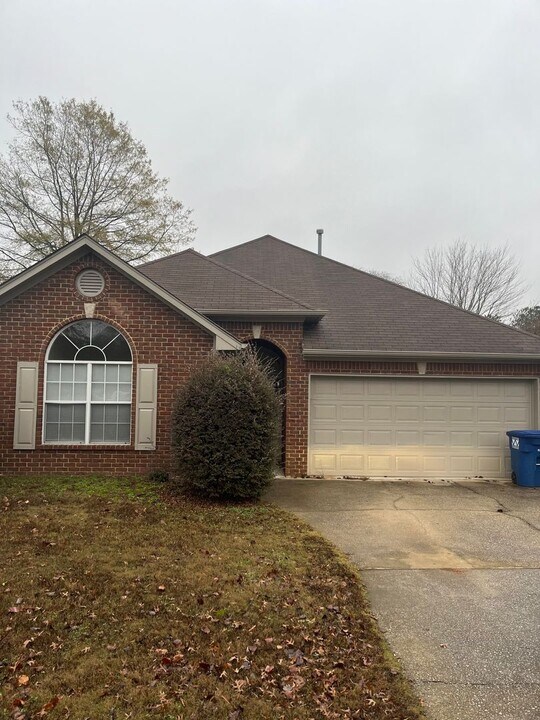 201 Hickory Point Ln in Helena, AL - Foto de edificio